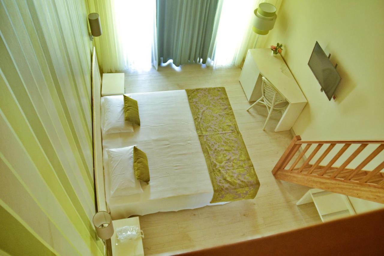 Ouril Hotel Julia Santa Maria Buitenkant foto