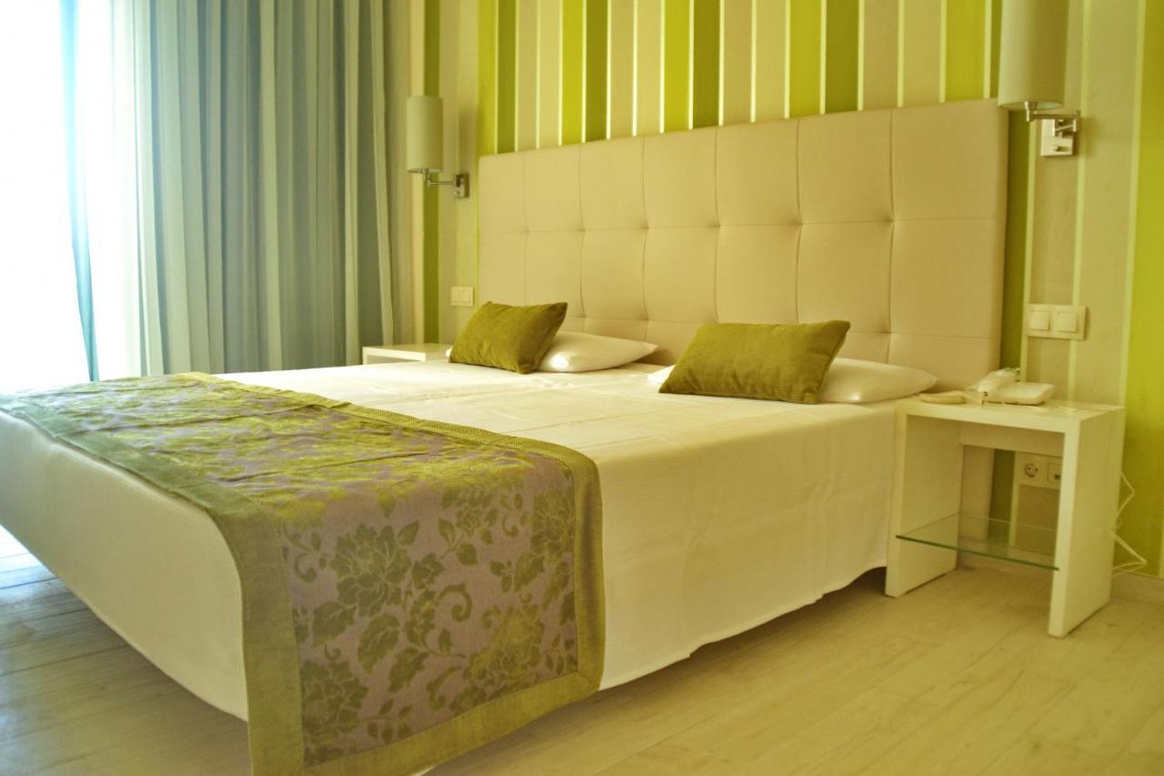 Ouril Hotel Julia Santa Maria Buitenkant foto